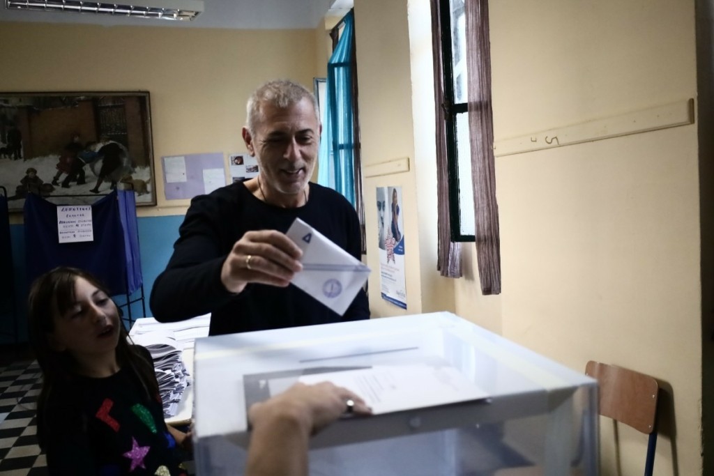 Αυτοδιοικητικές εκλογές 2023: Ψήφισε ο Γιάννης Μώραλης στον Πειραιά