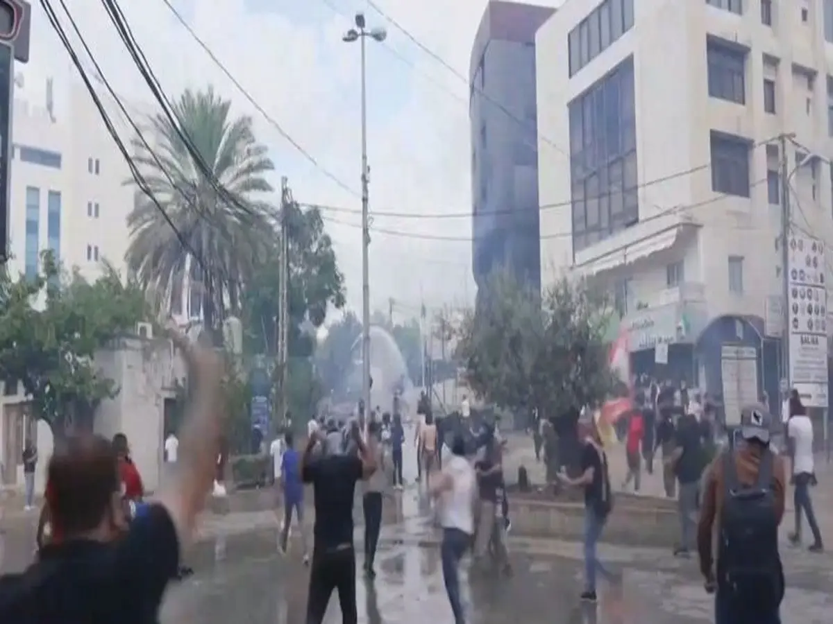 Χαμός στην Ιορδανία – Συγκρούσεις διαδηλωτών και αστυνομίας κοντά στην πρεσβεία του Ισραήλ