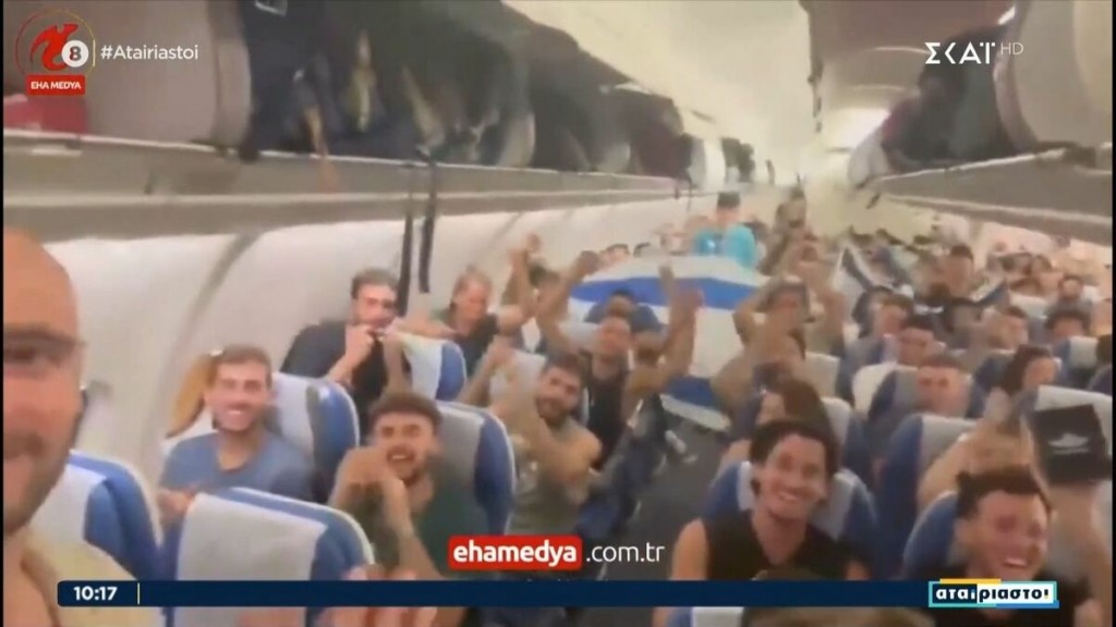 Ισραηλινοί έφεδροι επιστρέφουν για να πολεμήσουν – Πανηγυρίζουν στην πτήση της επιστροφής (Vid)