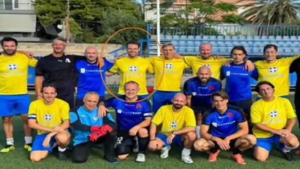 Το έριξε στο ποδόσφαιρο ο Κασσελάκης – Έπαιξε σε φιλικό για το πρωτάθλημα Τύπου