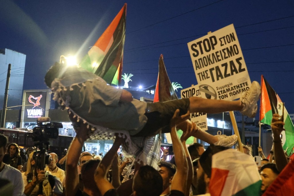 Συγκέντρωση διαμαρτυρίας έξω από την ισραηλινή πρεσβεία – Διεκόπη η κυκλοφορία (pics)