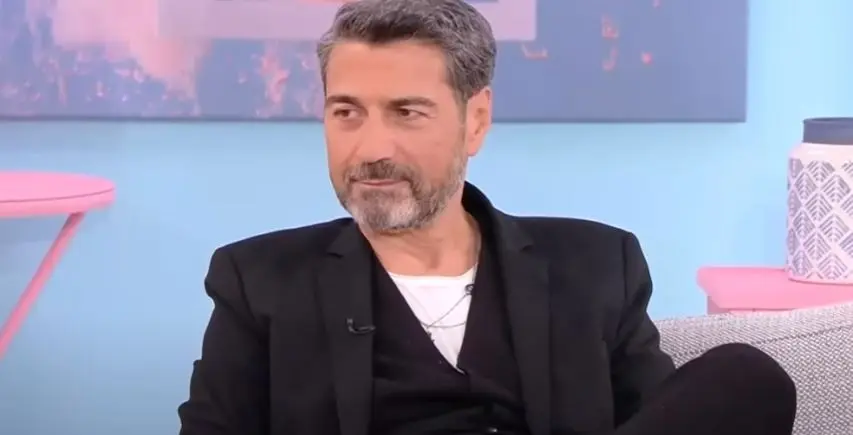 Κώστας Φαλελάκης: Δείτε τον ηθοποιό 31 χρόνια πριν να παίζει σε σειρά με τον Μηνά Χατζησάββα (vids)