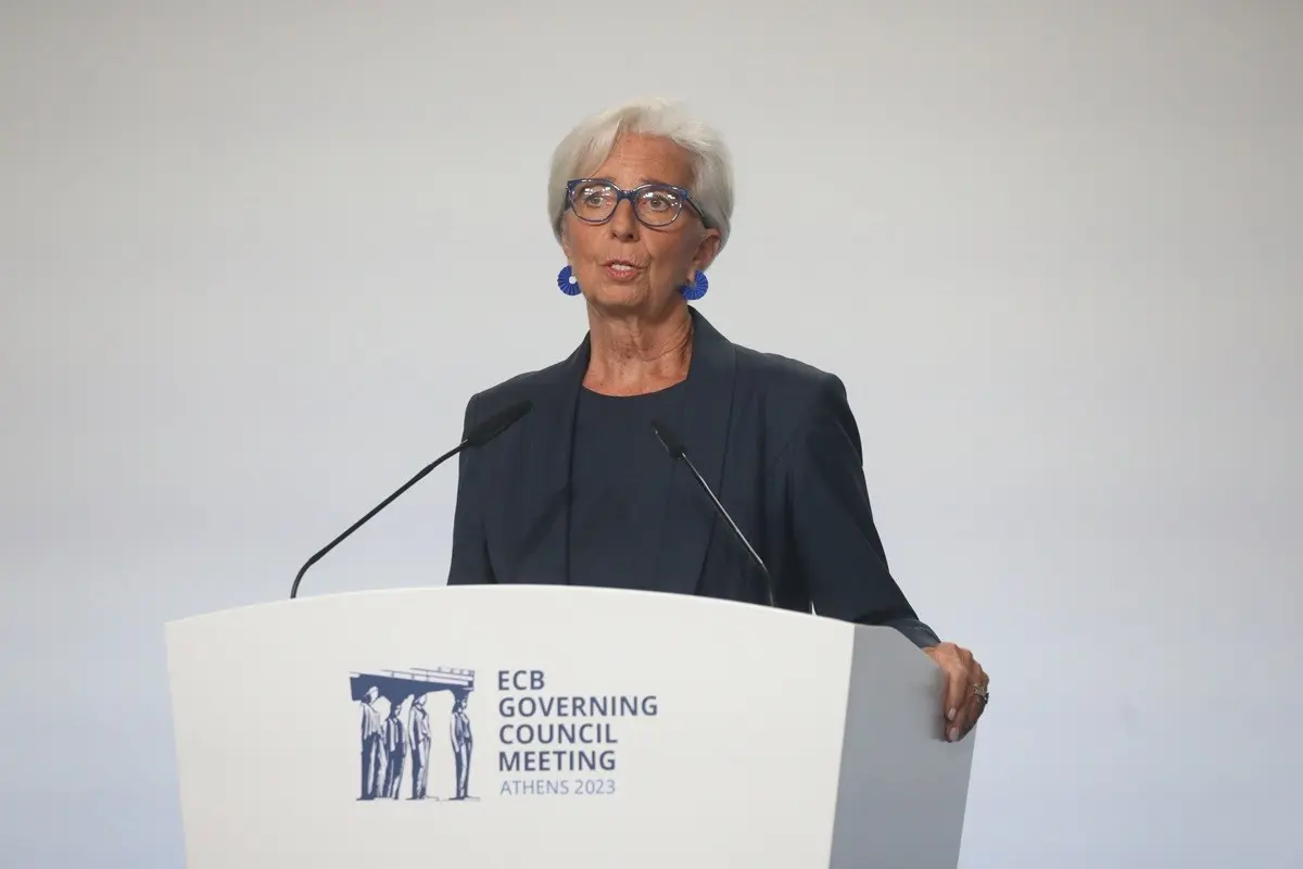 Λαγκάρντ: “Δεν έχει λάβει καμιά απόφαση για πρόωρη αποχώρηση από την ΕΚΤ” – Τι δήλωσε εκπρόσωπός της