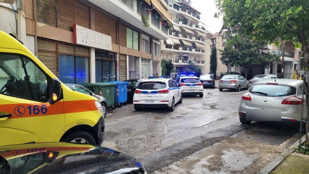 Τρόμος στη Λάρισα – Άνδρας έκανε απόπειρα αυτοκτονίας κόβοντας τις φλέβες του