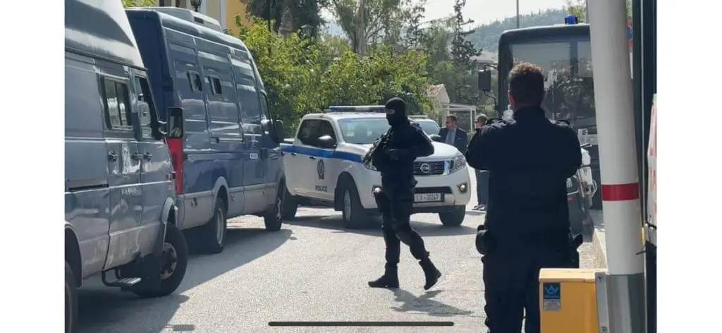 Προθεσμία για τη Δευτέρα πήραν οι δύο Τούρκοι για το μακελειό στη Λούτσα (pics)