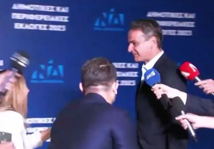 Έφτασε στην Πειραιώς ο Κυριάκος Μητσοτάκης – «Είμαι πάντα αισιόδοξος»
