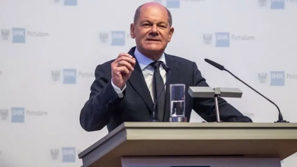 Γερμανία: “Πυρά” Σολτς κατά Μασκ για την ανάμιξή του στη γερμανική προεκλογική εκστρατεία