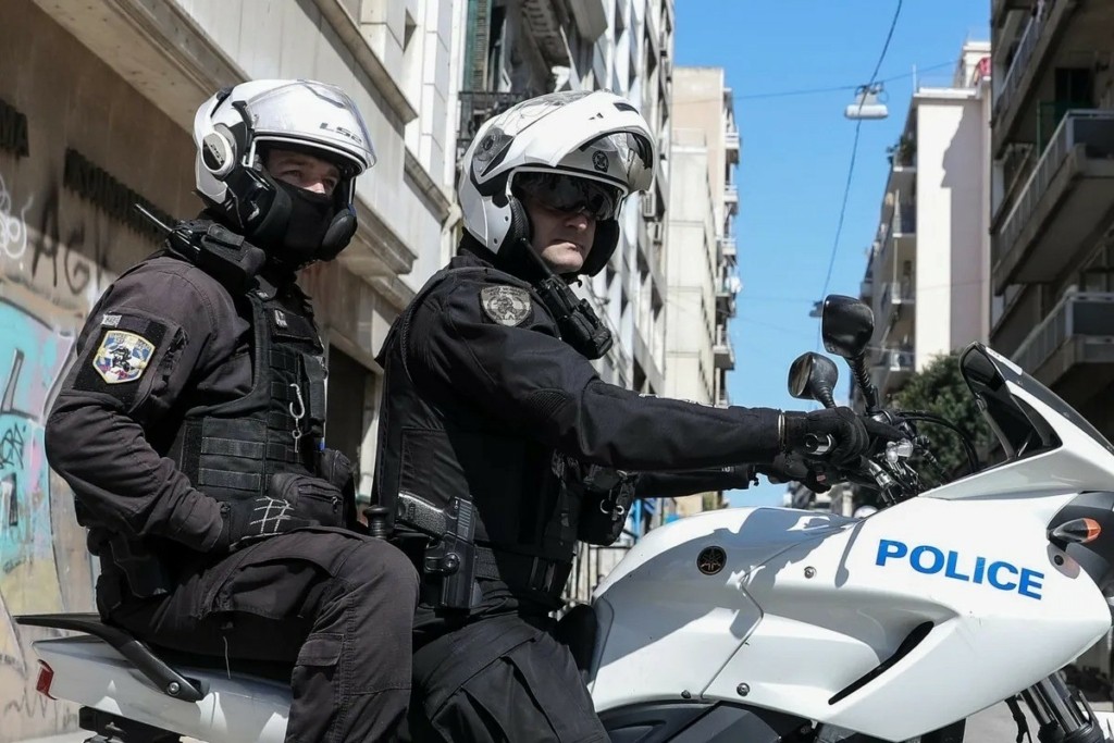 Νέα Σμύρνη: Χειροπέδες σε 17χρονο που απείλησε με μαχαίρι 18χρονο