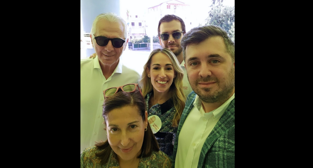 Με την οικογένειά του στην κάλπη ο Ανδρέας Παχατουρίδης – Η selfie του υποψήφιου δημάρχου Περιστερίου
