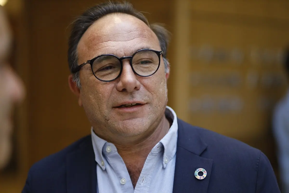 Κάλεσμα του Κόκκαλη στην Μετσόλα για συνάντηση με την αντιπολίτευση κατά την επίσκεψη στην Ελλάδα