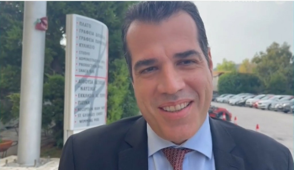 Θάνος Πλεύρης: Το επικό σχόλιο για τον φημολογούμενο γάμο του πατέρα του με την Τζόρτζια Σιακαβάρα (vid)