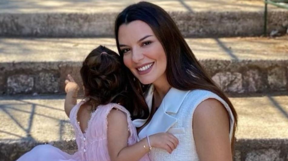 Νικολέττα Ράλλη: Το φωτογραφικό άλμπουμ από τη βάφτιση της κόρης της – Η μπομπονιέρα και ο boho στολισμός