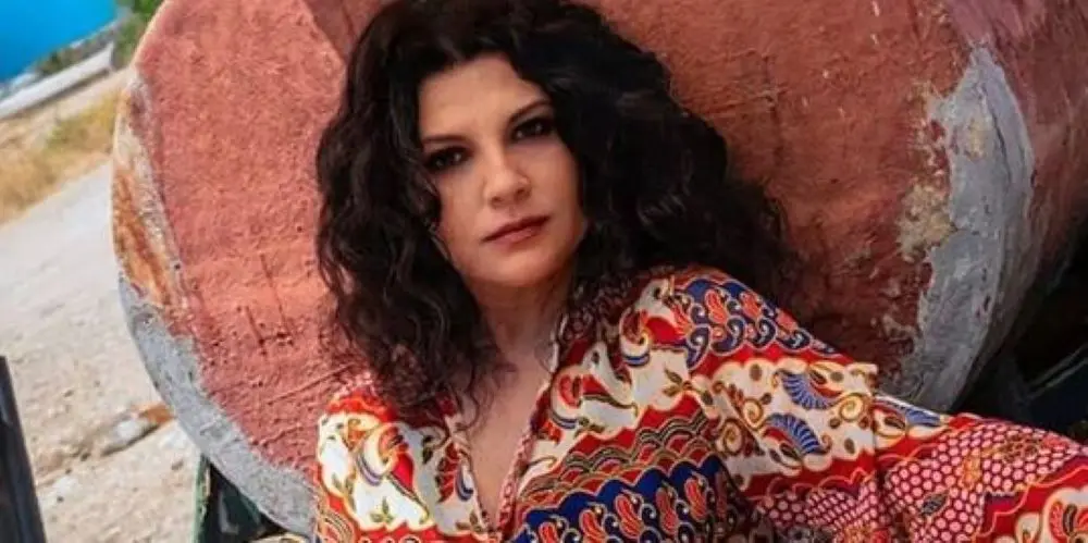Όταν η Τάνια Τρύπη είχε σχέση με μαθητή της, μετά το διαζύγιο από τον Καζάκο (pics)