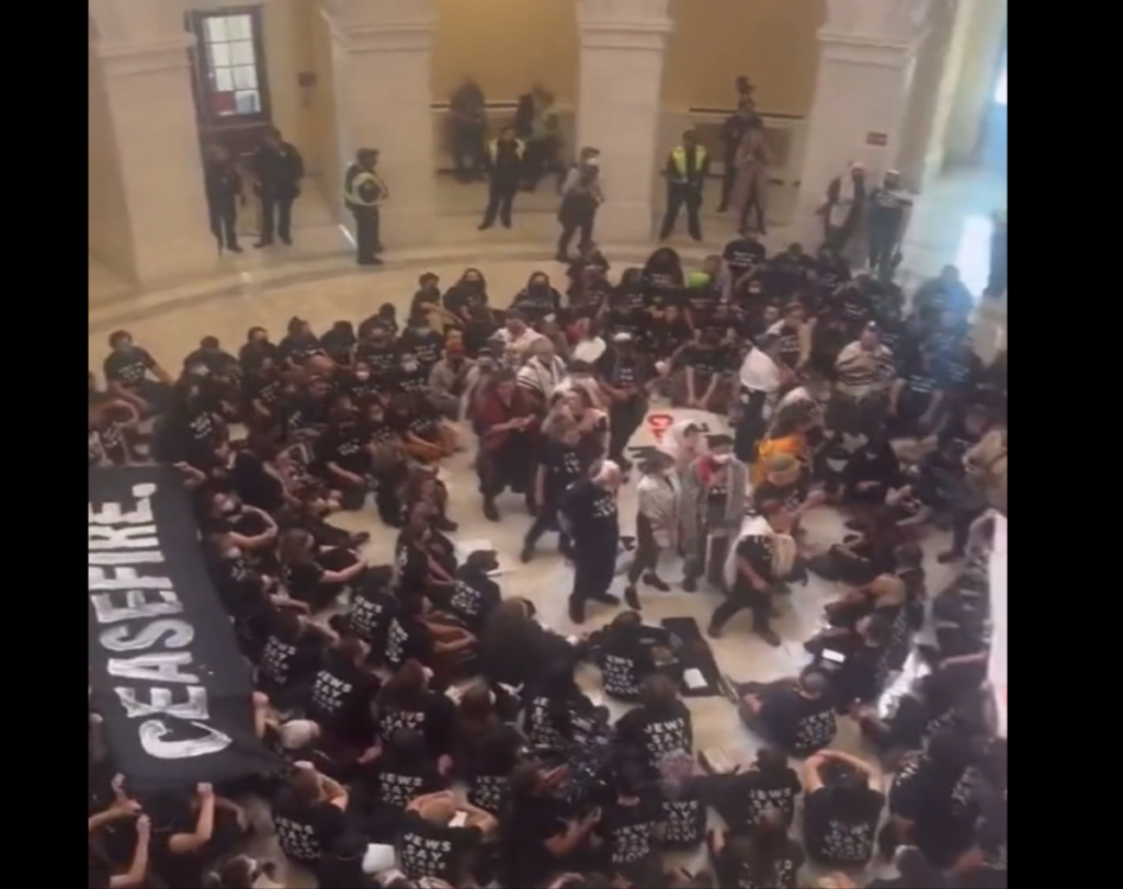Διαδηλωτές υπέρ της εκεχειρίας στη Γάζα εισέβαλαν στο Καπιτώλιο των ΗΠΑ