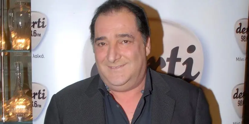 Ξανά στο νοσοκομείο ο Βασίλης Καρράς – «Ελπίζουμε σε ένα θαύμα»
