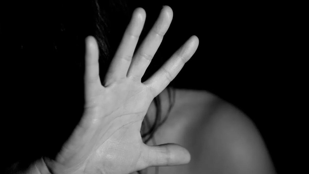 Φρίκη στην Πάτρα – 55χρονος βίαζε για δέκα ημέρες την 65χρονη οικιακή βοηθό του