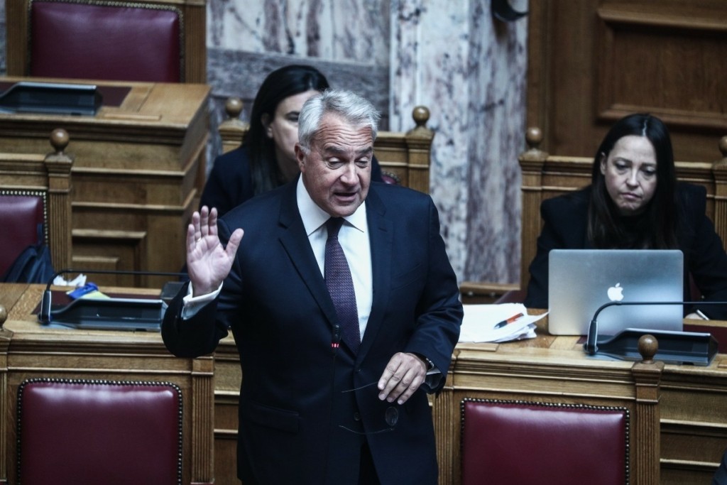 Σπόντα ή σαρδάμ από τον Μάκη Βορίδη; – Χαμός στη Βουλή για το “Φαμελλάκης”