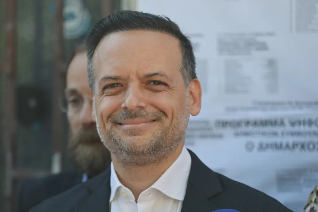 Χάρης Δούκας: Θα δει τα αποτελέσματα από το γραφείο του στην πλατεία Κοτζιά