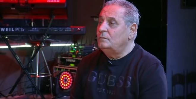 “Λύγισε” ο Ζαφείρης Μελάς μιλώντας για τον Βασίλη Καρρά – «Είναι δύσκολα τα πράγματα, δεν πήγα να τον δω γιατί…» (vid)