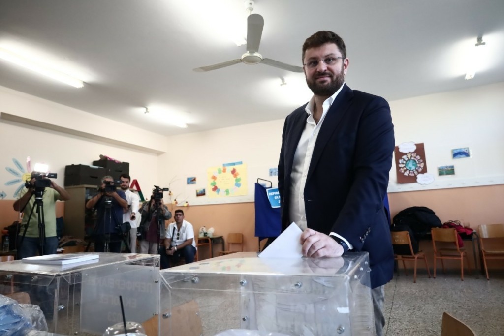 Ψήφισε στο Νέο Κόσμο ο Κώστας Ζαχαριάδης χωρίς… εφορευτική επιτροπή – “Ψηφίστε για την πόλη που θέλετε”