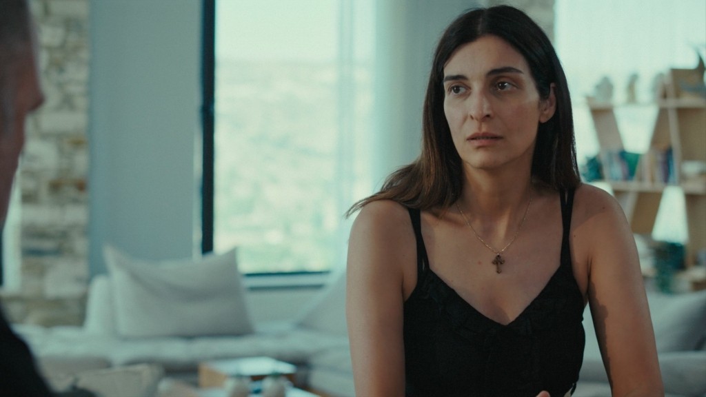 Η γη της ελιάς – Δευτέρα (9/10): Η Ιουλία αποφασίζει να δώσει μια ευκαιρία στην Αμαλία και την προσεγγίζει φιλικά