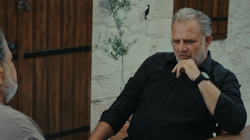 Η γη της ελιάς – Τρίτη (17/10): Ο Στάθης και η Ιουλία μαθαίνουν ποια είναι η κόρη τους