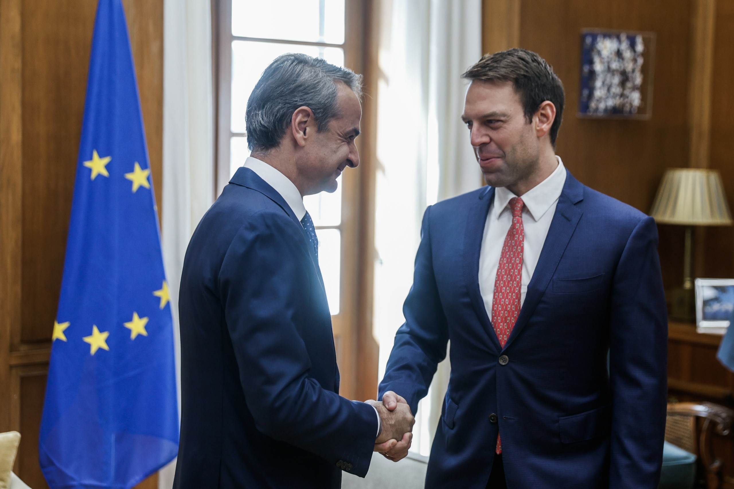 Όλα όσα έγιναν στο πρώτο “ραντεβού” Μητσοτάκη – Κασσελάκη – Οι διάλογοι μπροστά και πίσω από τις κάμερες (pics&vid)