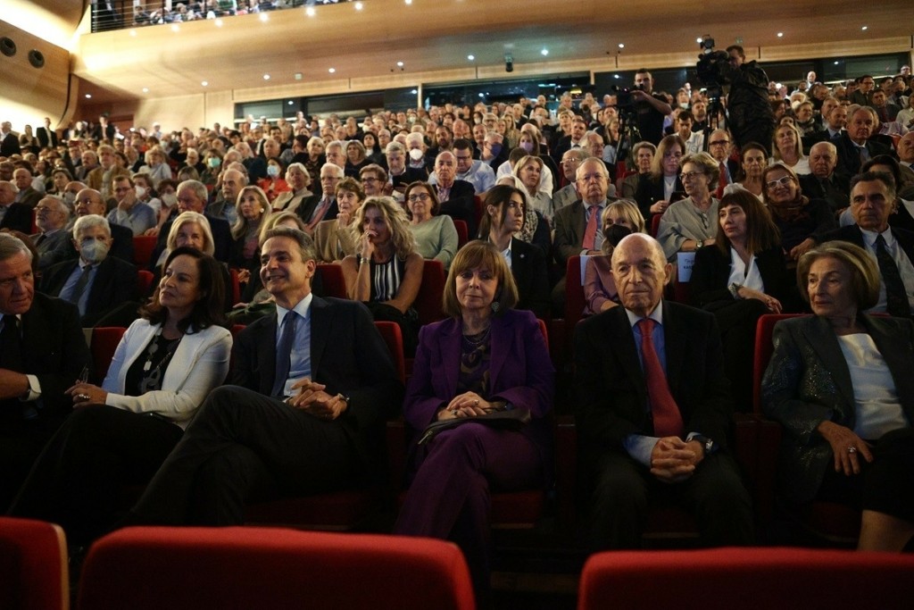 Δίπλα στις θέσεις στην εκδήλωση για τον Σημίτη Μαρέβα και Κασσελάκης