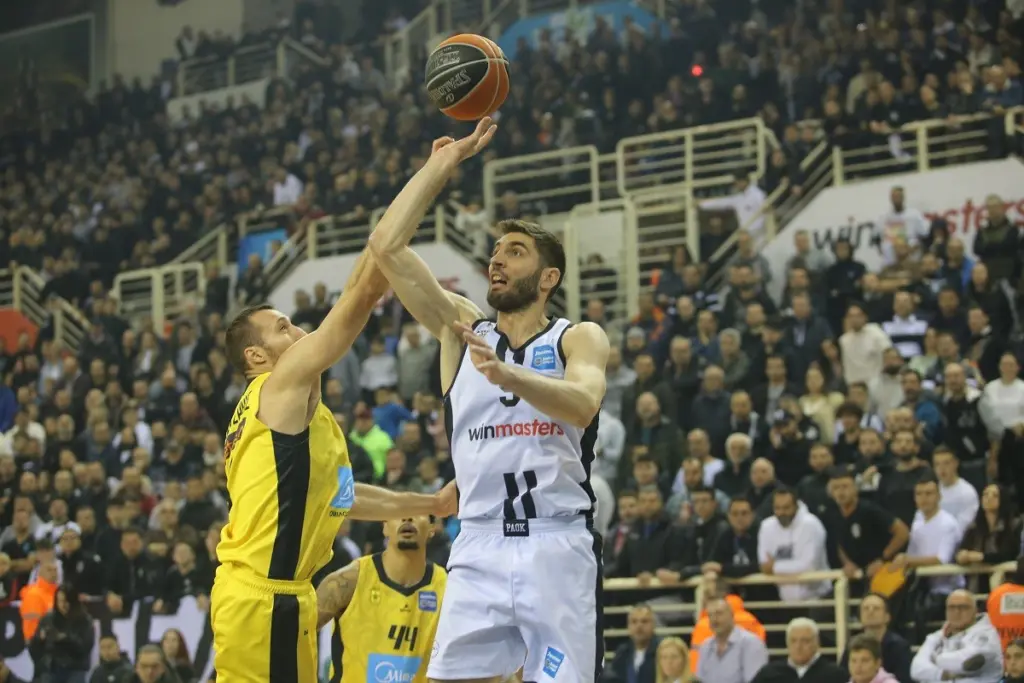 ΠΑΟΚ-Άρης 82-76: «Ασπρόμαυρο» το ντέρμπι της Θεσσαλονίκης