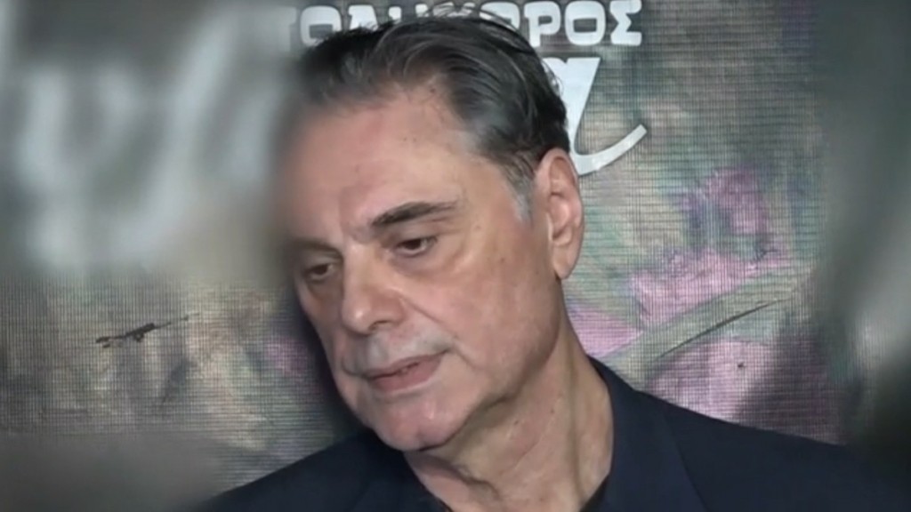 Ο Οδυσσέας Σταμούλης φανερά καταβεβλημένος στις πρώτες δηλώσεις μετά τον θάνατο της Κάτιας Νικολαΐδου και του γιου του