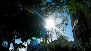 Καιρός: Καλοκαιρινό Σαββατοκύριακο και ισχυροί άνεμοι στο Αιγαίο