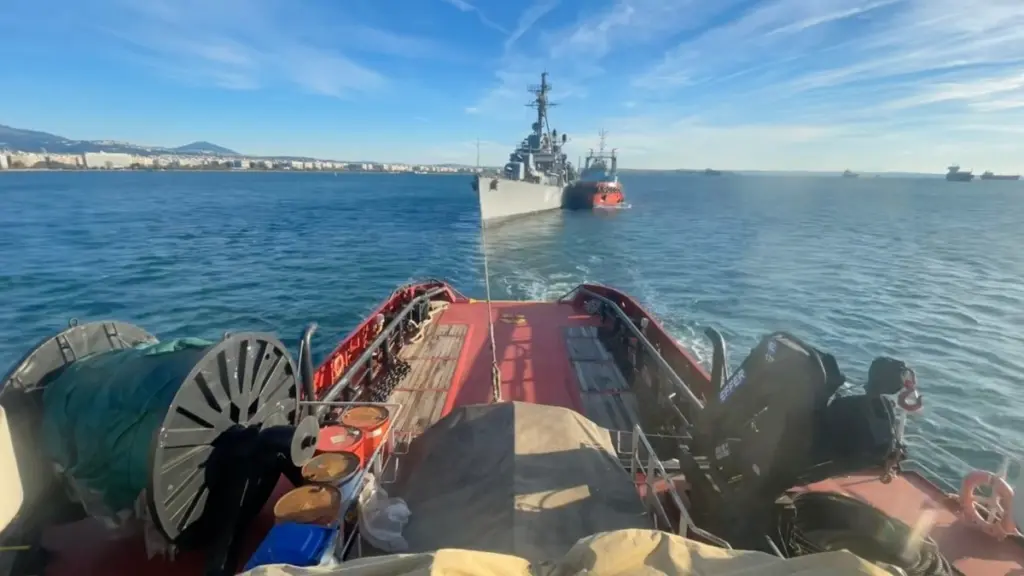 Νέο βίντεο από τη ρυμούλκηση του ιστορικού αντιτορπιλικού “Βέλος”