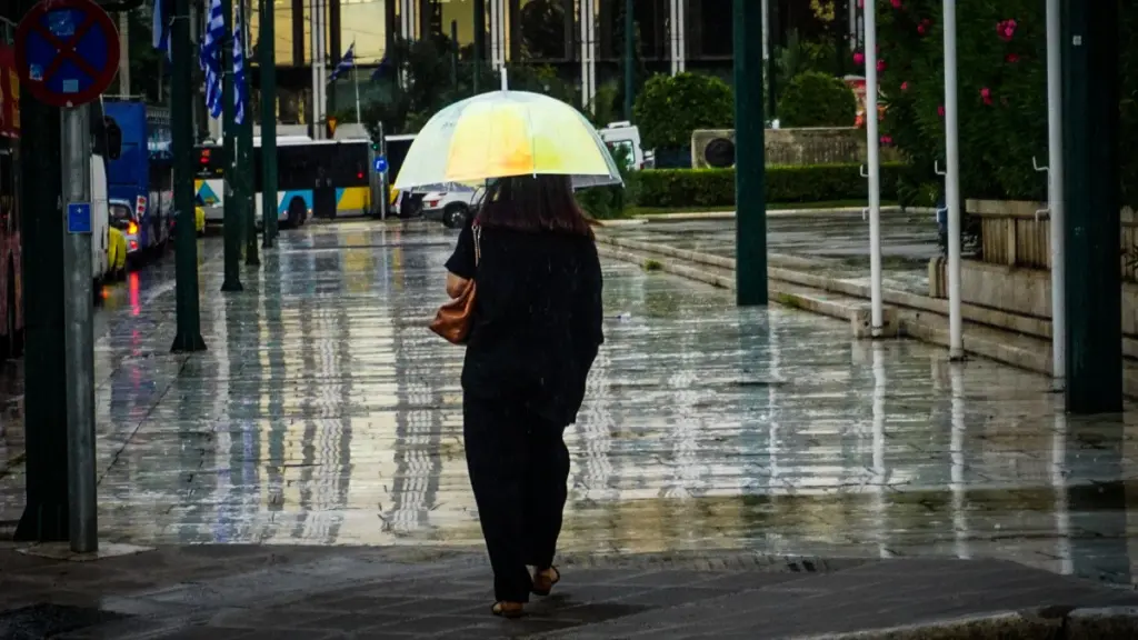 Καιρός Πρωτομαγιά: Πτώση θερμοκρασίας από Δευτέρα – Βροχές μέχρι την Κυριακή