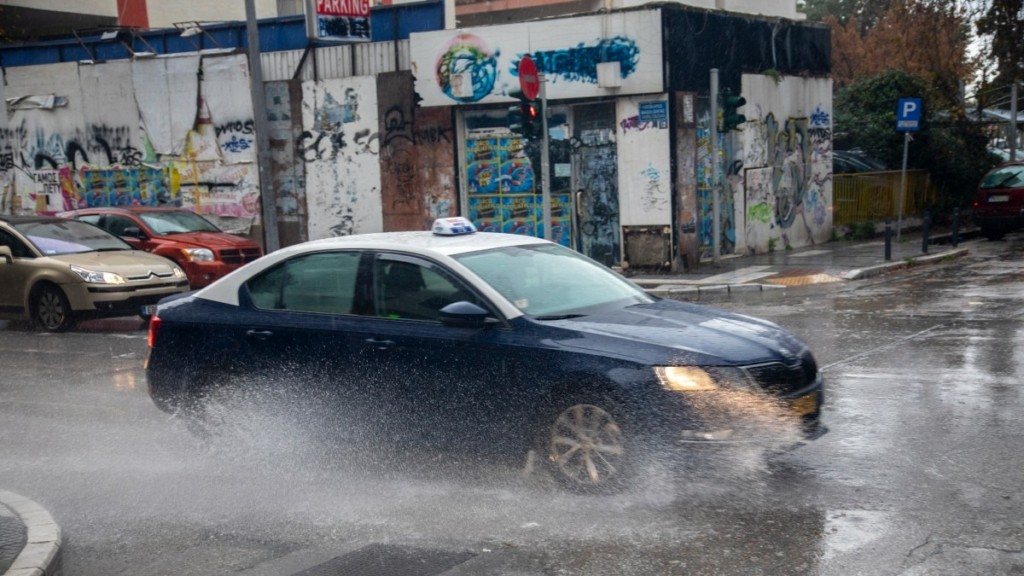 Ήχησε το 112 για επικίνδυνα καιρικά φαινόμενα  σε Θεσσαλονίκη, Πάτρα, Ξάνθη, Μεσολόγγι και Λήμνο – “Αποφύγετε τις μετακινήσεις”