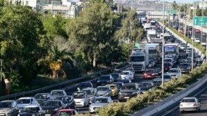 Κίνηση στους δρόμους: Πυρκαγιά σε όχημα σε παράδρομο της Λ. Κηφισίας
