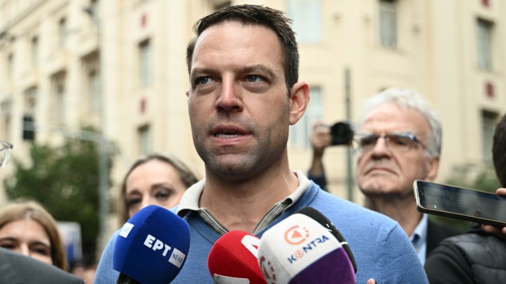 Κασσελάκης: Υποβαθμίζει τις μαζικές φυγές από τον ΣΥΡΙΖΑ και τα ρίχνει τώρα στην… “προπαγάνδα των ΜΜΕ”