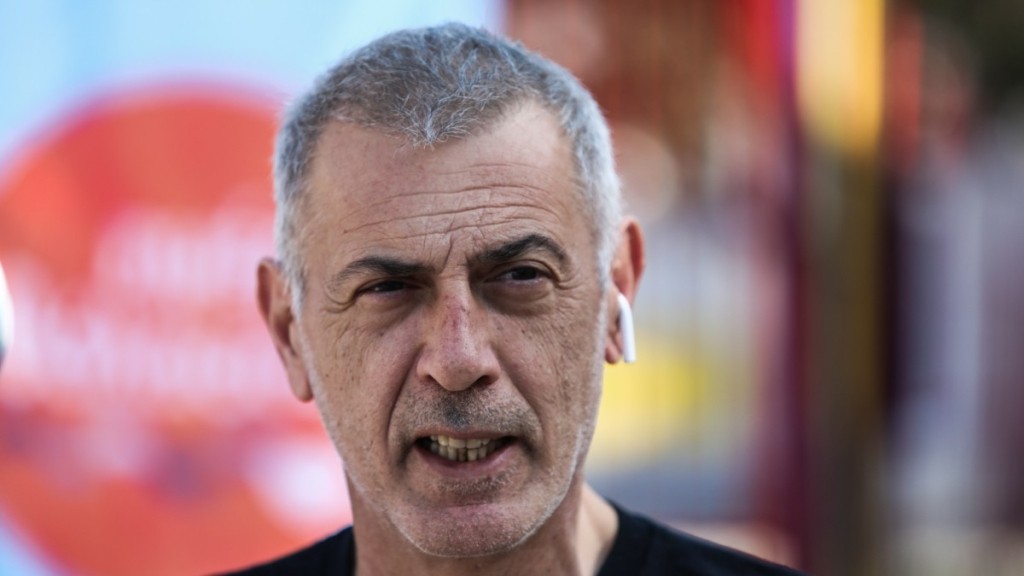 Μώραλης: Θα στηθούν τρεις γιγαντοοθόνες στον Πειραιά για τον τελικό του Conference League