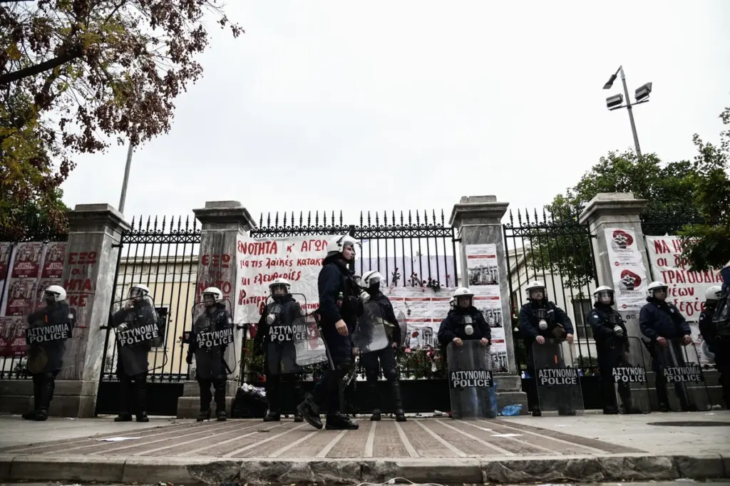 Πολυτεχνείο: «Αστακός» η Αθήνα για την 52η επέτειο από την εξέγερση – 5.000 αστυνομικοί, «Αίαντες» και επιτήρηση από drones