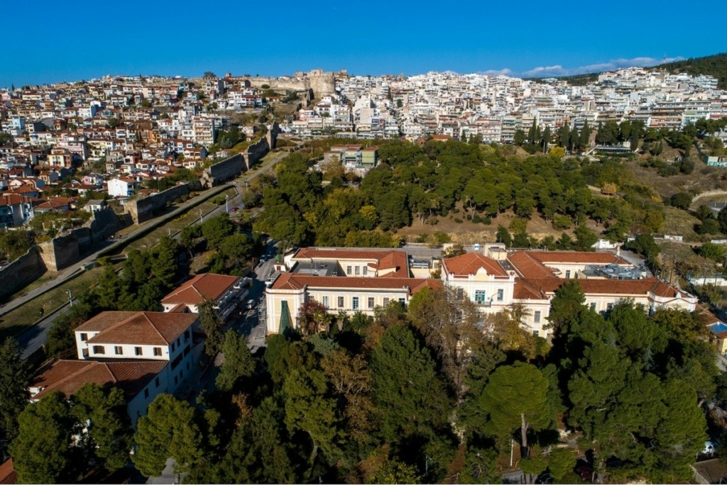 Κατέρρευσε τμήμα οροφής στο νοσοκομείο “Άγιος Δημήτριος” – Τραυματίστηκε γιατρός