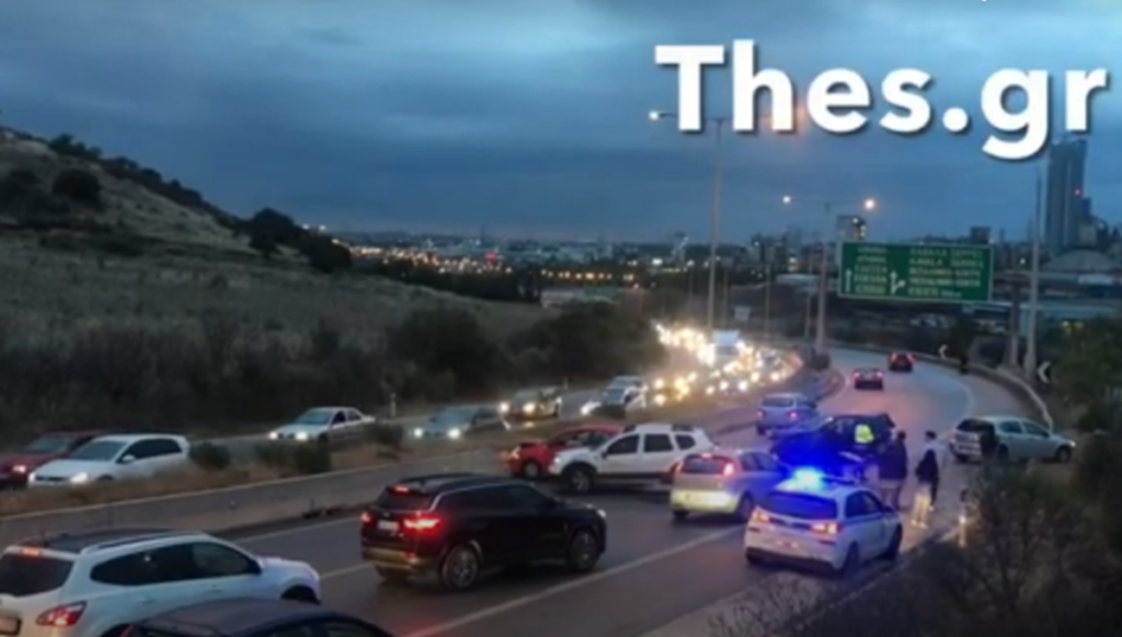 Θεσσαλονίκη: Καραμπόλα τεσσάρων οχημάτων στον περιφερειακό