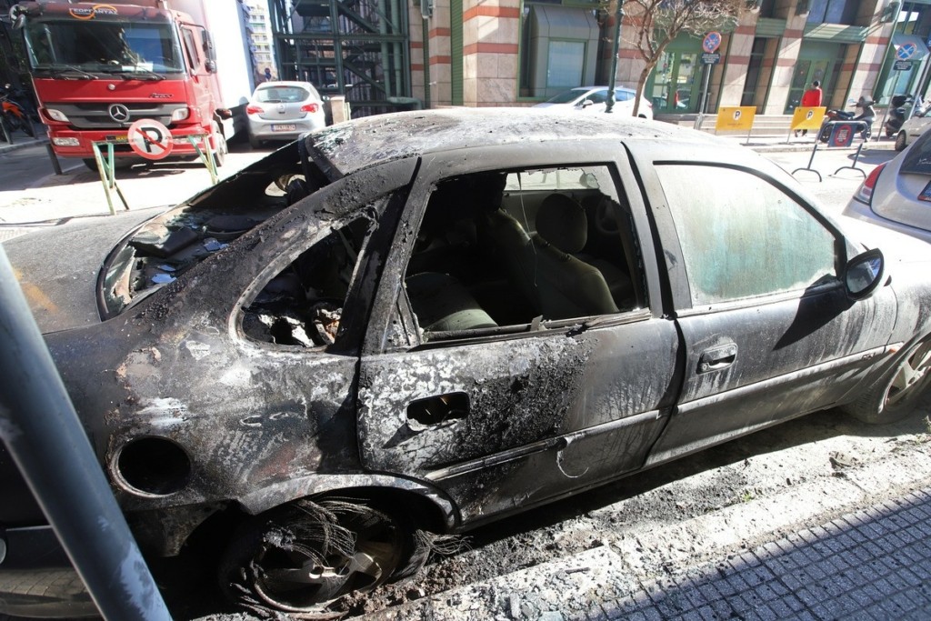 Πυρπόλησαν κλεμμένο αυτοκίνητο στον Ασπρόπυργο