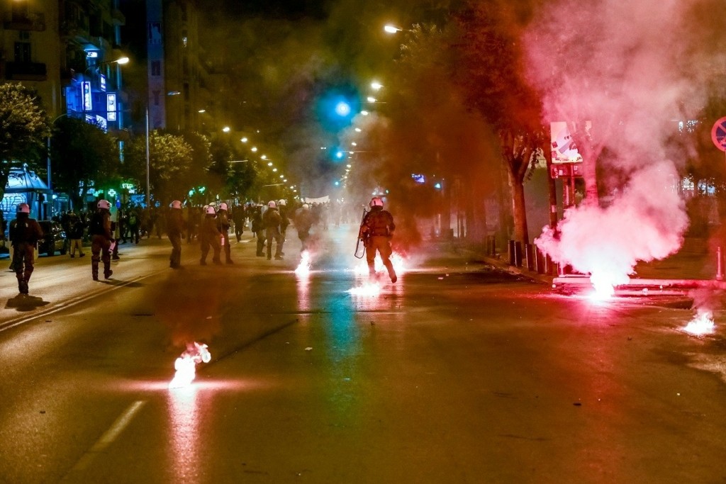 Επέτειος Πολυτεχνείου: Δείτε βίντεο και φωτογραφίες από τα επεισόδια σε Αθήνα, Θεσσαλονίκη και Πάτρα