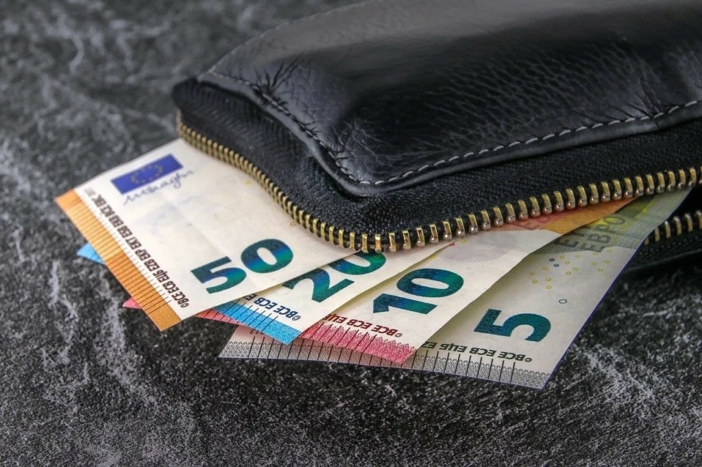 Πληρώνει την Τετάρτη ο ΟΠΕΚΑ επιδόματα και παροχές σε πάνω από 617.000 δικαιούχους