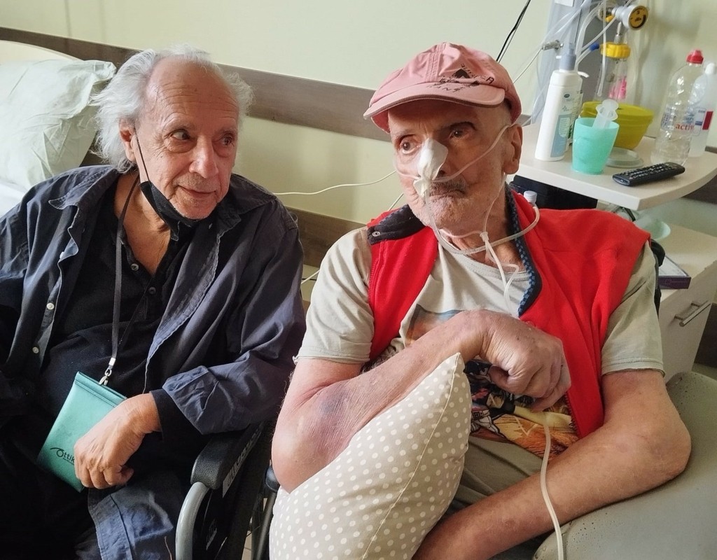 Αγνώριστος ο Σπύρος Φωκάς – Η φωτογραφία από το κέντρο αποκατάστασης
