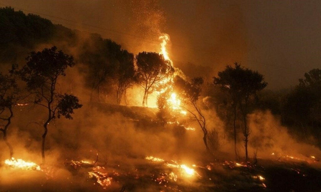 Φωτιά ΤΩΡΑ στο χωριό Δαμάνια στο Ηράκλειο