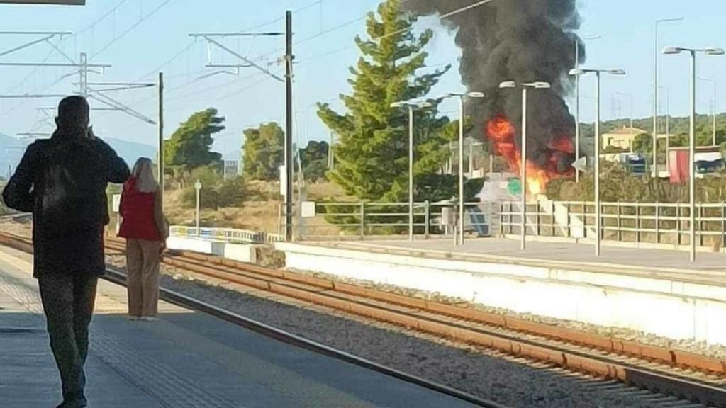 Φωτιά σε φορτηγό επί της Αθηνών – Κορίνθου: Προβλήματα στην κυκλοφορία