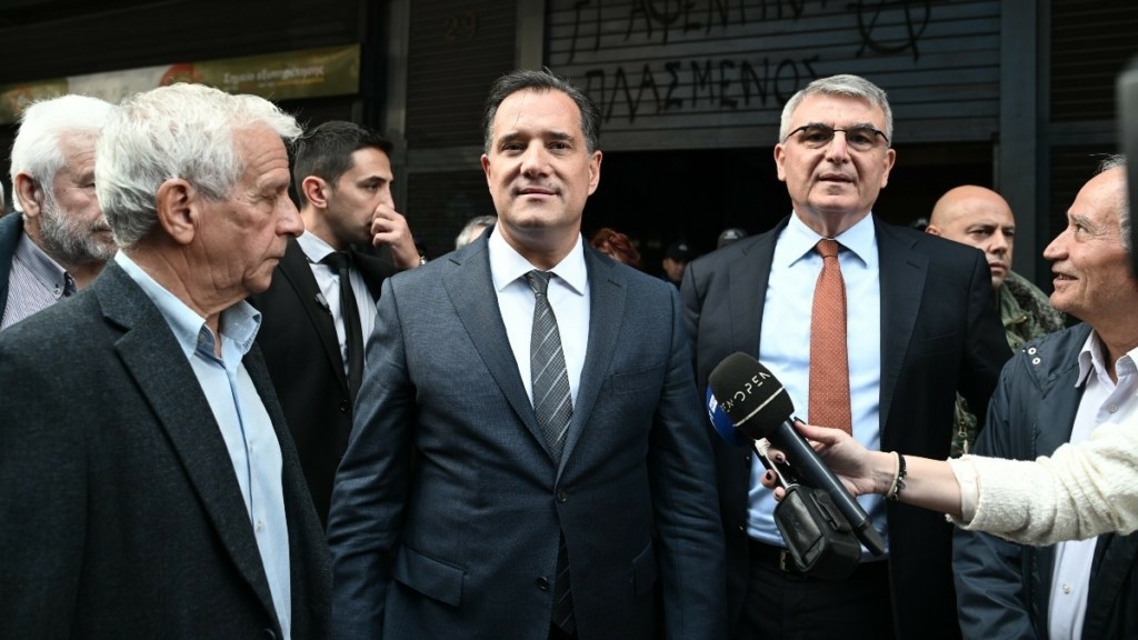 Συνταξιούχοι: Έφτασαν στο υπουργείο Εργασίας – Τους υποδέχτηκαν Γεωργιάδης – Τσακλόγλου