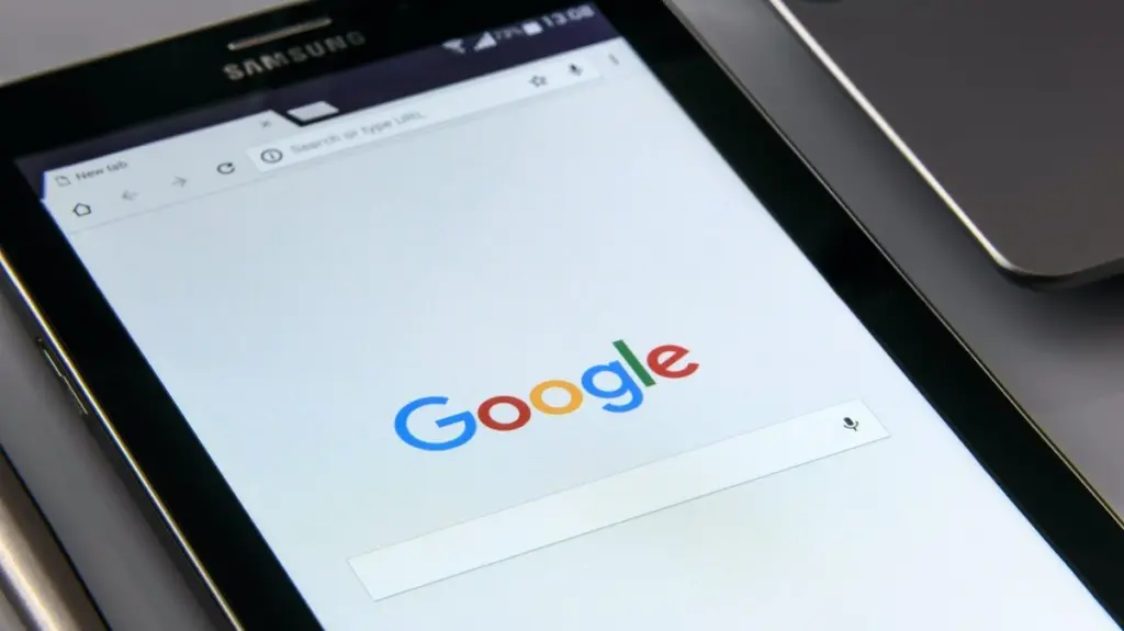 Google: Φωτογράφισε γυμνό έναν άνδρα στην αυλή του σπιτιού του για τους χάρτες της και τον αποζημιώνει