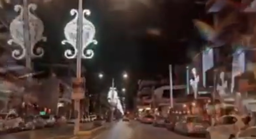 Ήρθαν τα Χριστούγεννα στα… Καμίνια, 46 μέρες νωρίτερα (vid)