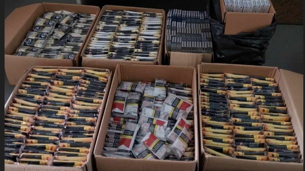 Καμίνια: Στη «φάκα» δύο άτομα για λαθραία καπνικά προϊόντα – Στην κατοχή τους 1.270 πακέτα και 1.421 συσκευασίες καπνού